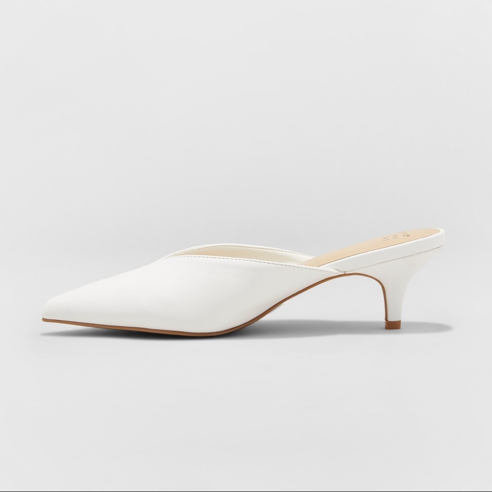 Women's Aleksa Low Vamp Kitten Heeled Mules - Picture 4 of 8
